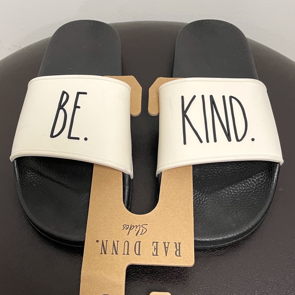 Rae Dunn Black Ivory Be Kind Slides NWT 8 *minor discoloration* - Picture 2 of 10